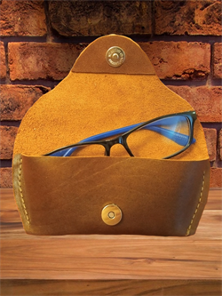 Кожаный футляр для очков, чехол очечник. Коричневый 2069