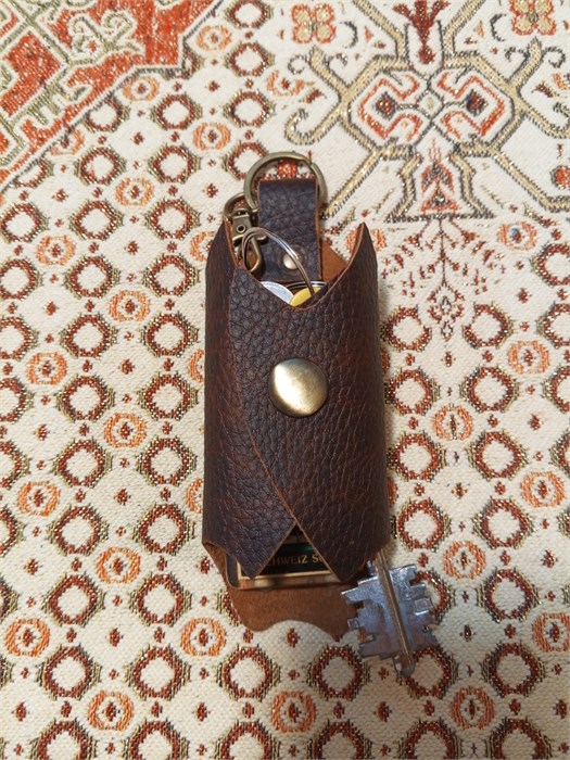 Ключница Летучая мышь. Коричневая. Зернистая 2102