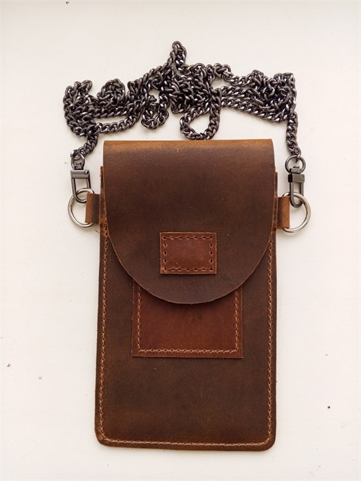 Сумка для телефона кожаная. коричневая на магните 2104