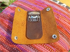 {{photo.Alt || photo.Description || 'Ключница с крючками. Цвет светло-коричневый'}}