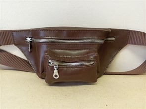 {{photo.Alt || photo.Description || 'Поясная сумка через плечо или пояс. Цвет коричневый'}}