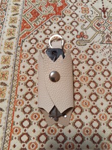 {{photo.Alt || photo.Description || 'Ключница Летучая мышь. Белая'}}