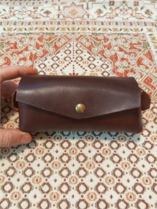 {{photo.Alt || photo.Description || 'Кожаный футляр для очков. Тёмно - коричневый. На магните. Ручная работа'}}